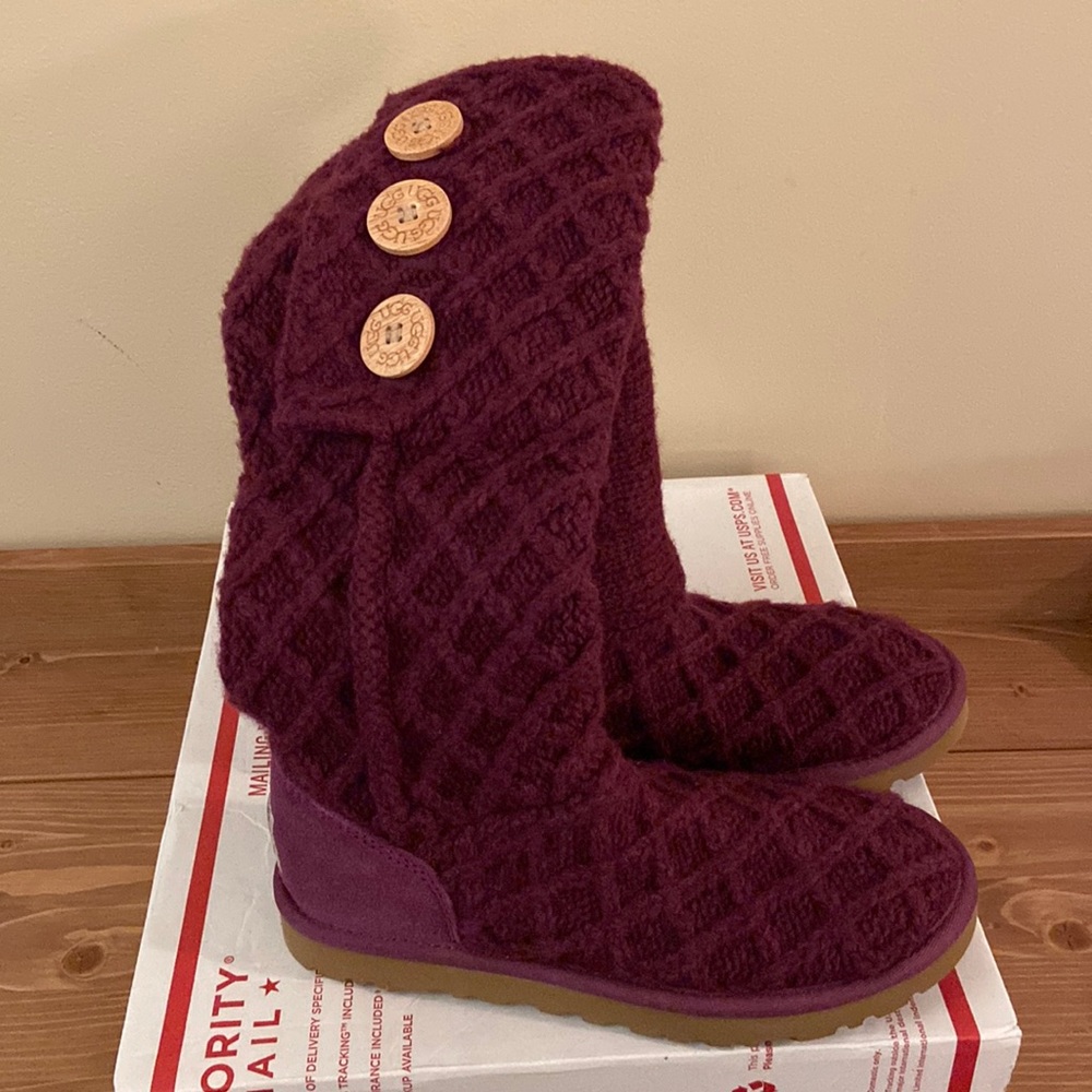 Ugg lattice cardy boot berry color size 6